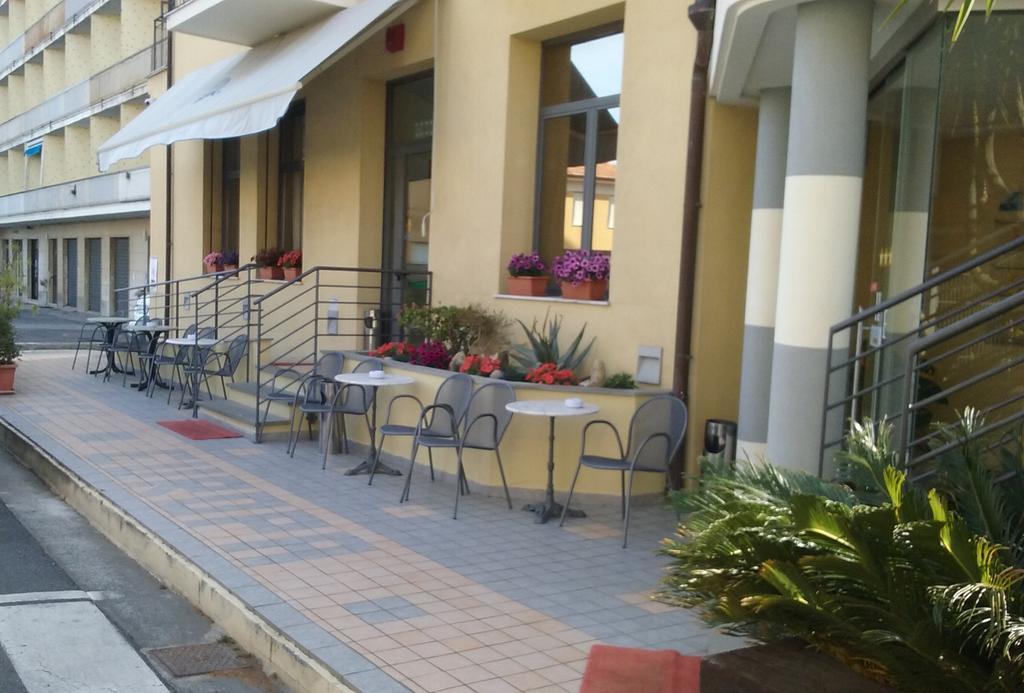 Hotel Europa San Bartolomeo Al Mare Esterno foto