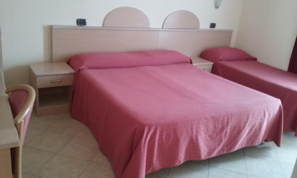 Hotel Europa San Bartolomeo Al Mare Esterno foto