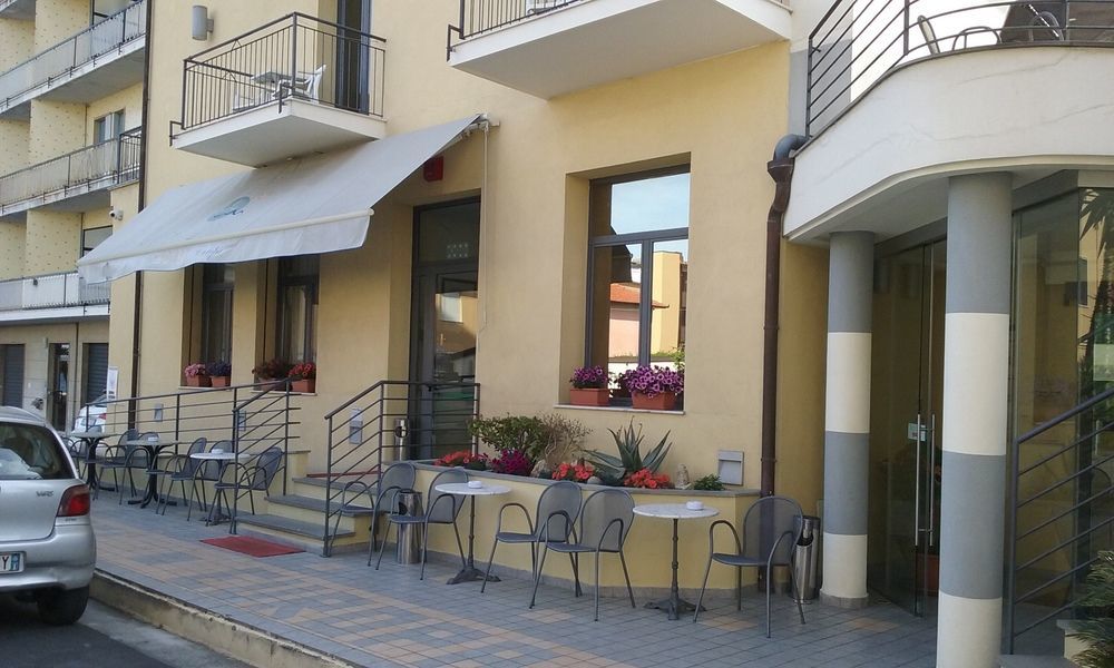 Hotel Europa San Bartolomeo Al Mare Esterno foto
