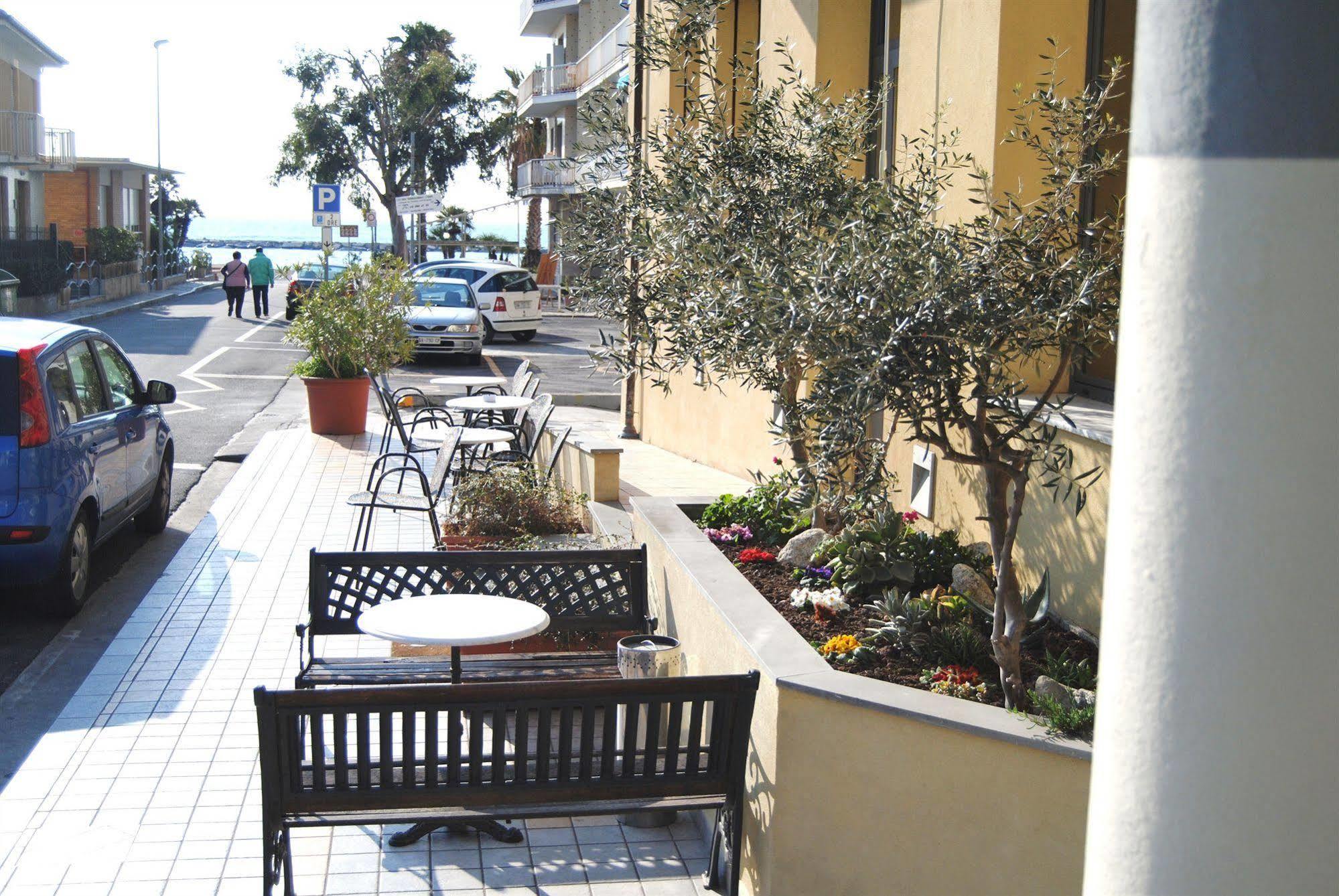 Hotel Europa San Bartolomeo Al Mare Esterno foto